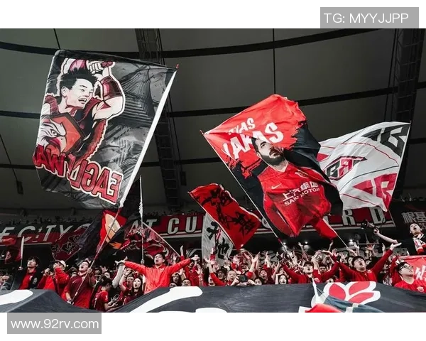 穿11号足球服的帅气球星展现场上风采与个人魅力成为球迷心中的偶像