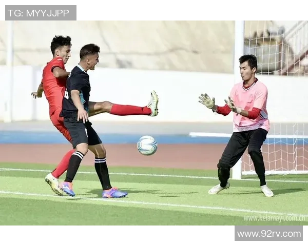 足坛魅力靓仔球星盘点青春风采与绿茵赛场的热血瞬间